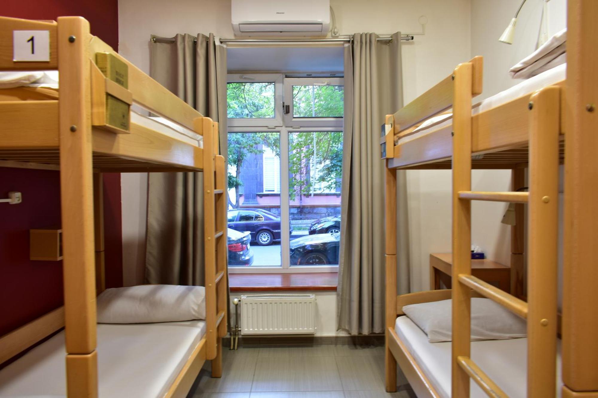 Envoy Hostel & Tours Yerevan Bagian luar foto