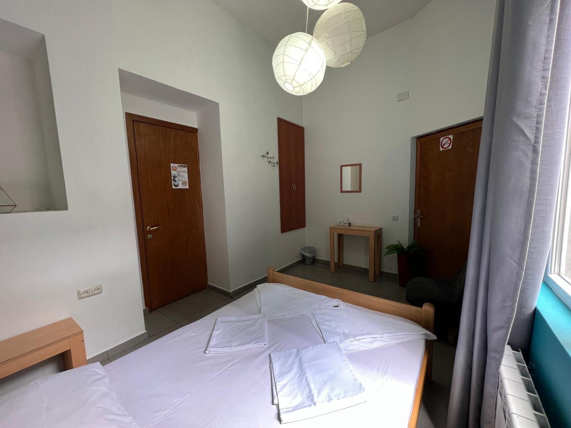 Envoy Hostel & Tours Yerevan Bagian luar foto