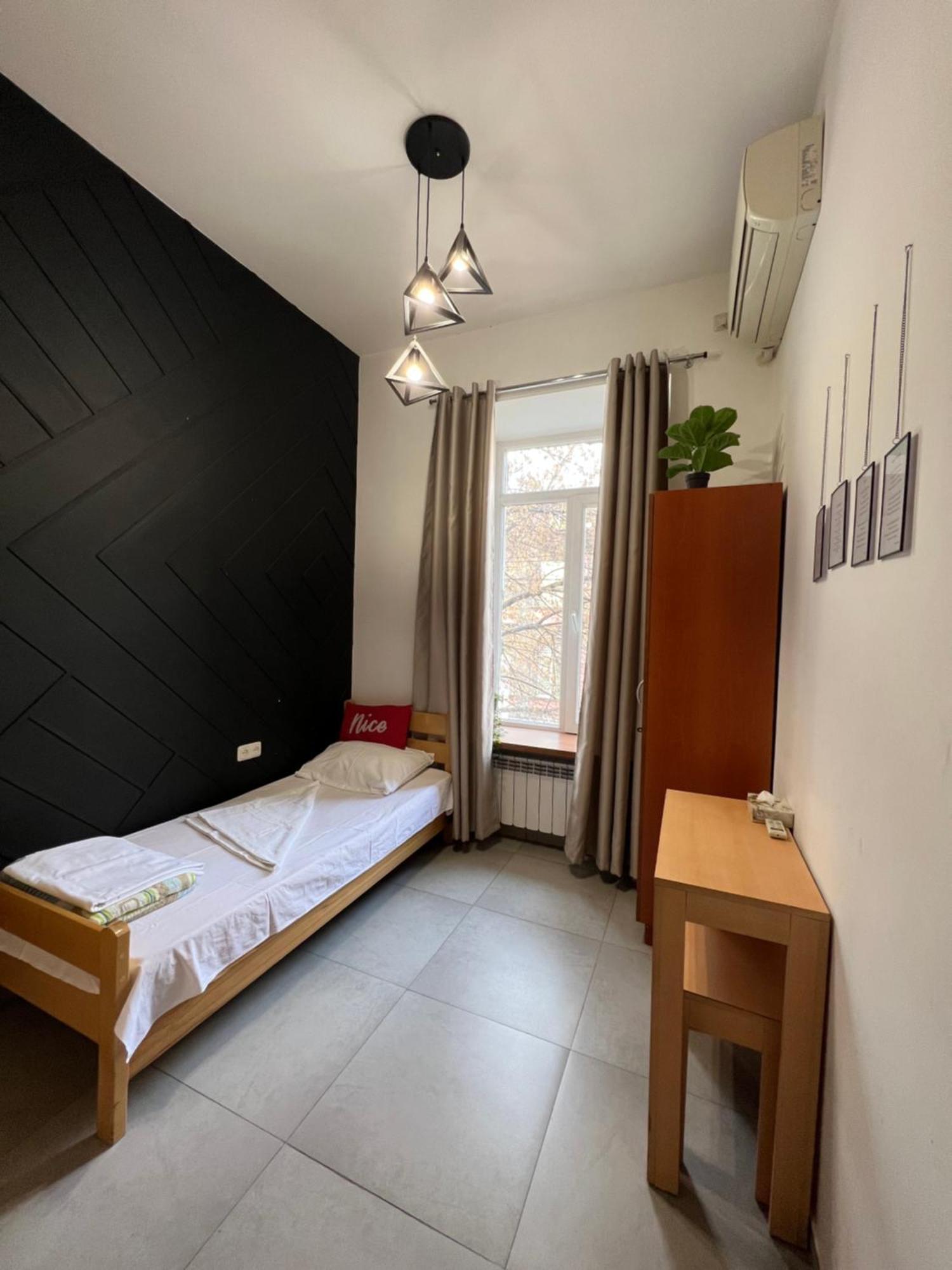 Envoy Hostel & Tours Yerevan Bagian luar foto