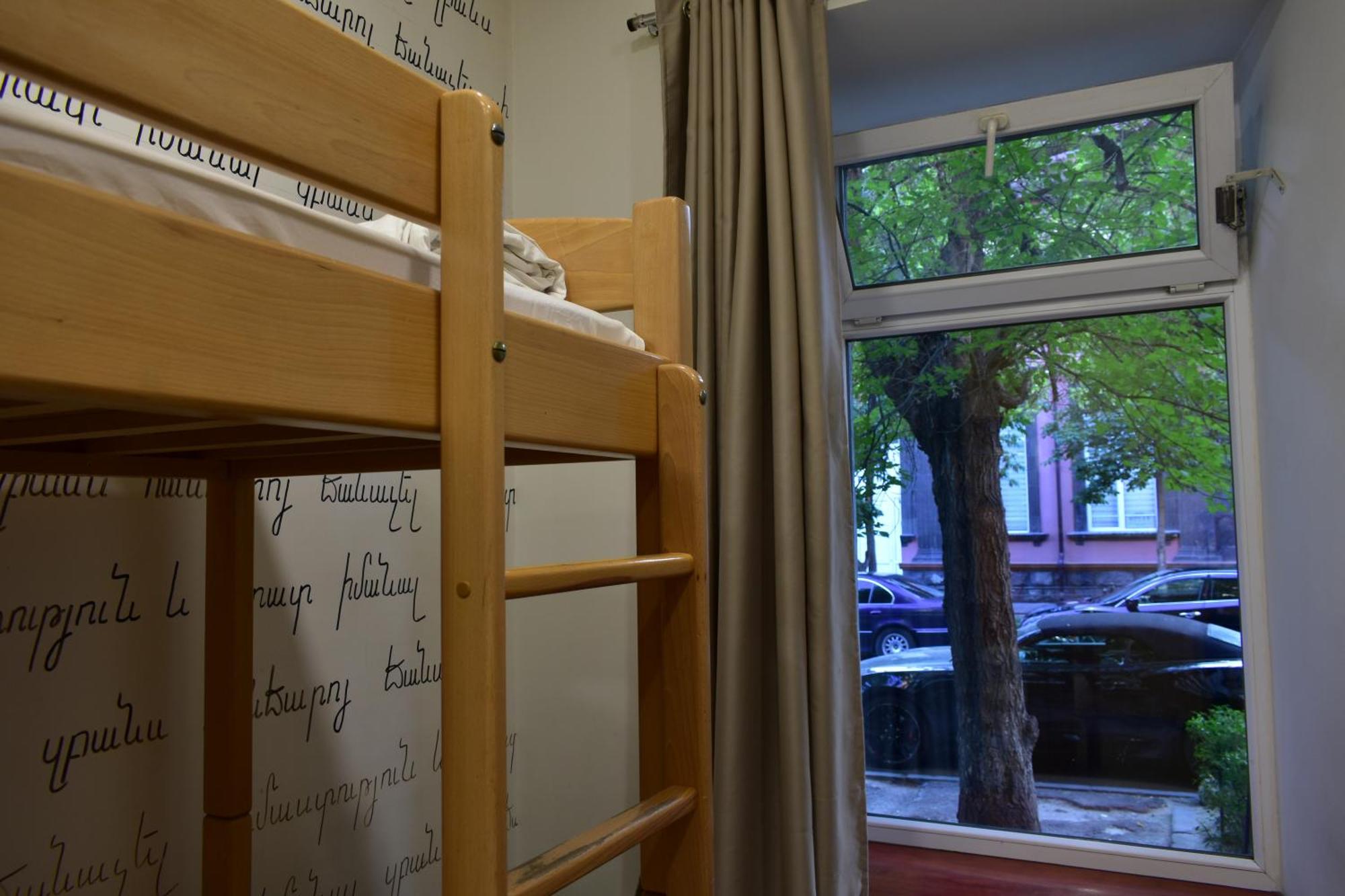 Envoy Hostel & Tours Yerevan Bagian luar foto
