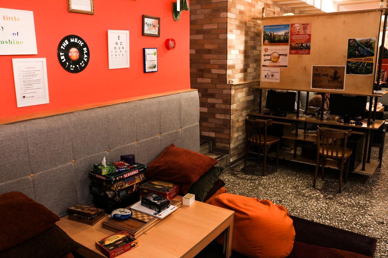 Envoy Hostel & Tours Yerevan Bagian luar foto