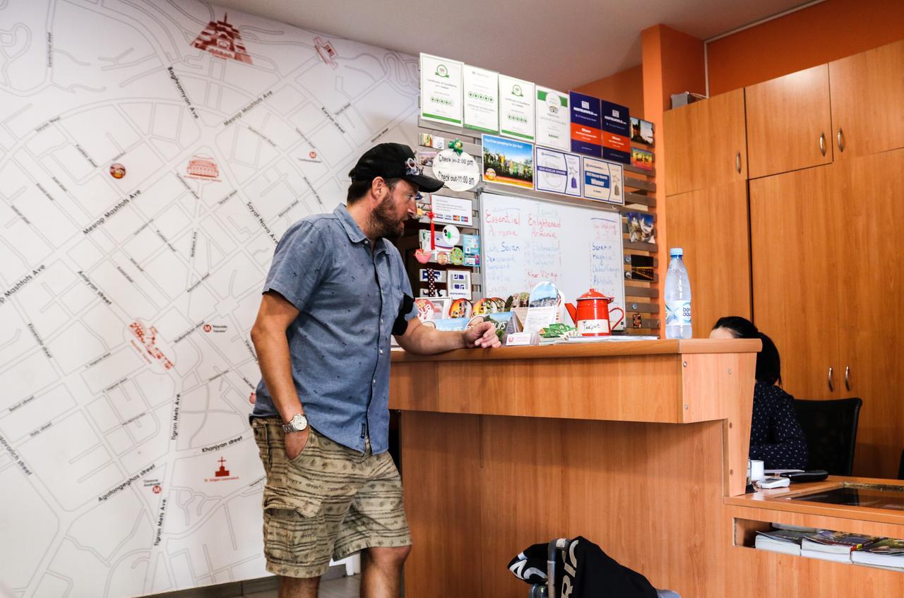 Envoy Hostel & Tours Yerevan Bagian luar foto